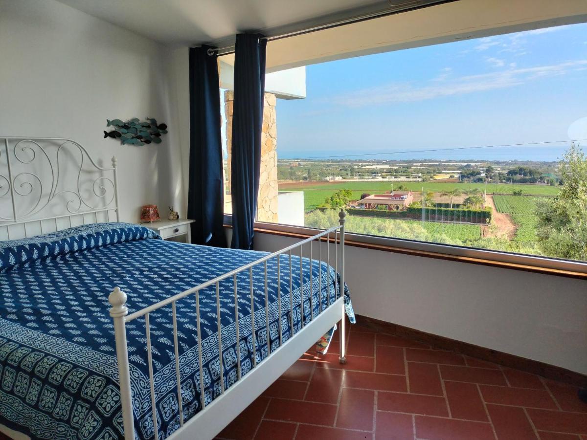 Le Finestre Sul Mare Bed & Breakfast Conversano Bagian luar foto